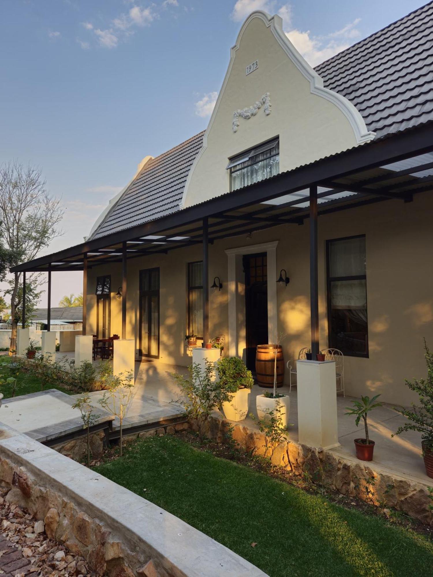 Le Chateau Guest House And Conference Centre Kempton Park Exterior photo